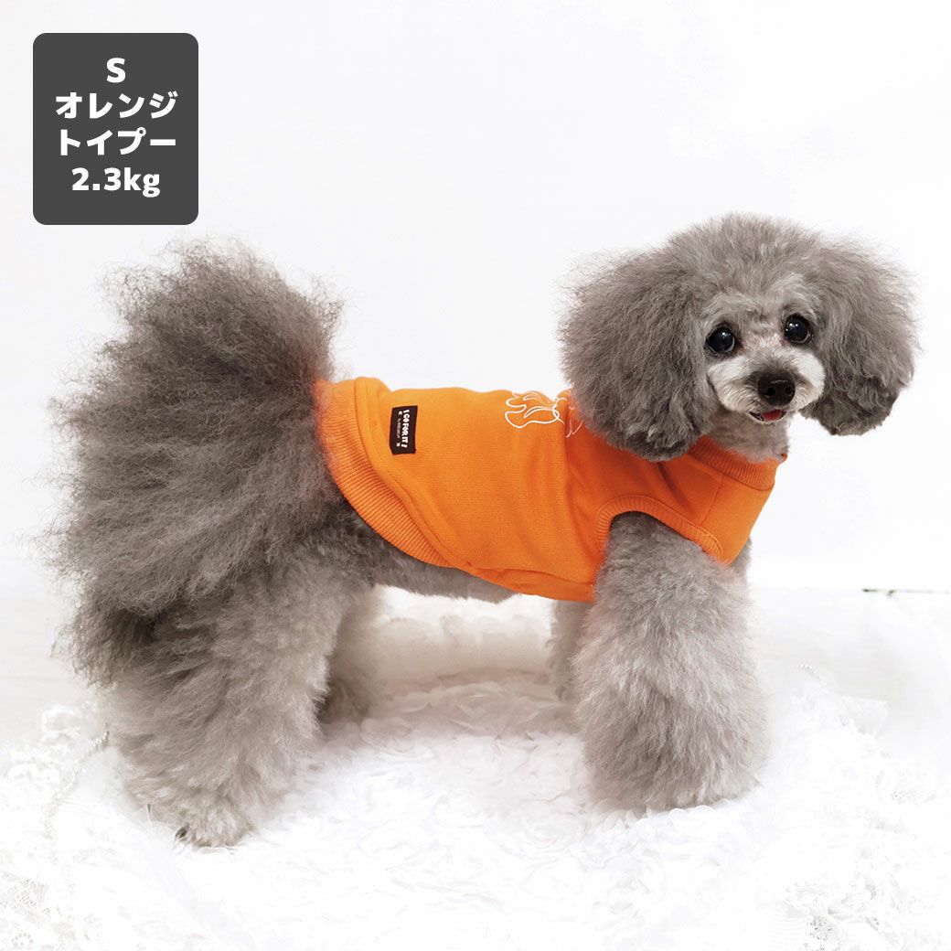 トイプー2.3kg(首18/胴31/丈24cm)のメルシーちゃんはオレンジのSを着用