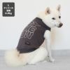 豆柴6.0kg(首31/胴45/丈33cm)のラテちゃんはチャコールのLを着用
