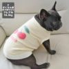 フレブル10.3kg(首38/胴56/丈34cm)のPcheちゃんはさくらんぼオフホワイトのFを着用