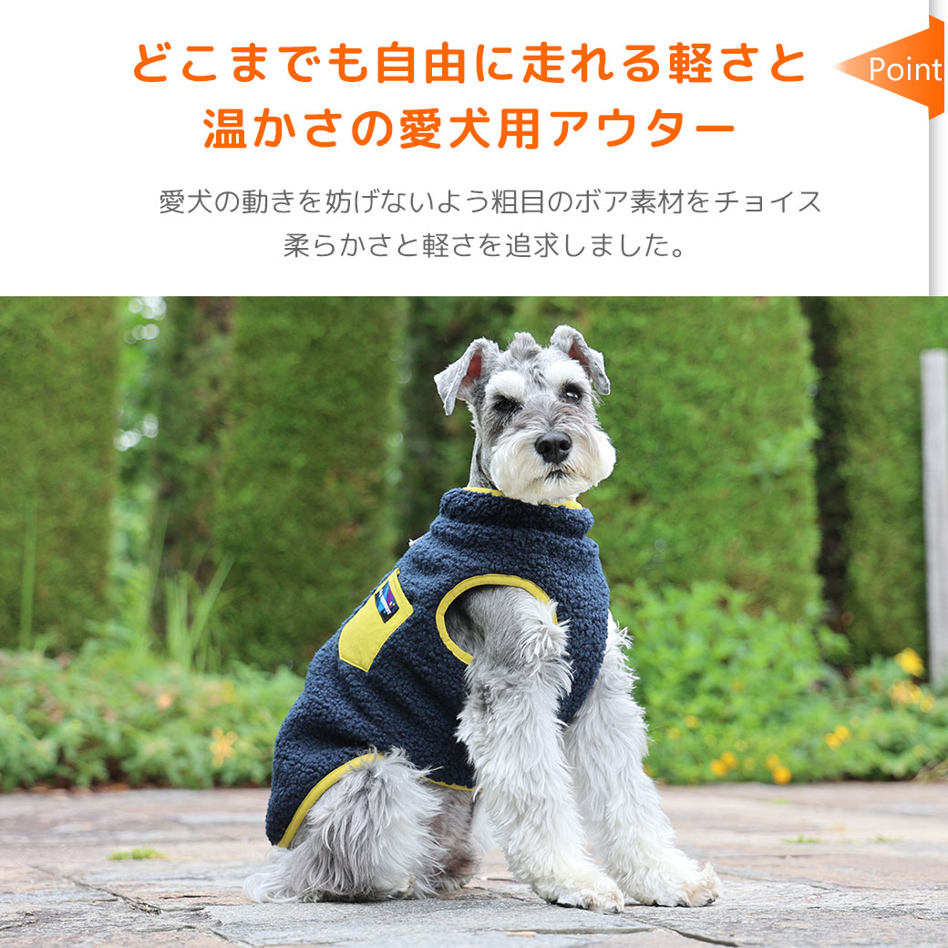 チワワ2.2kg(首18.5/胴30/丈30cm)のピクルスくんはグレージュのSを着用