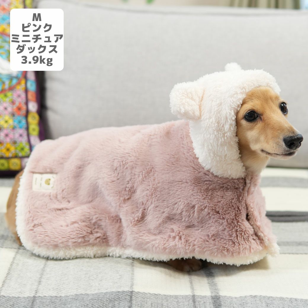 ミニチュアダックス3.9kg(首25/胴37/丈31cm)のクムちゃんはピンクのMを着用