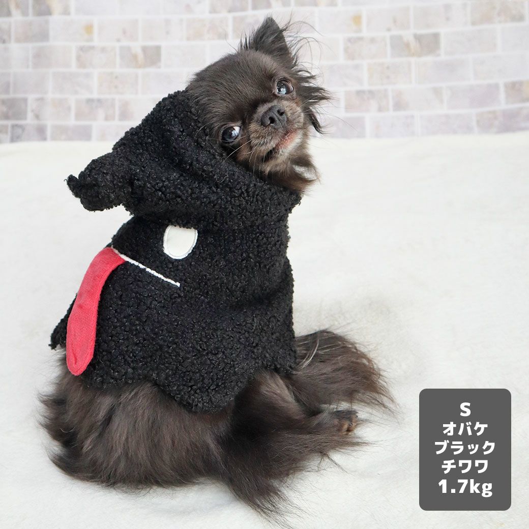 チワワ1.7kg(首19/胴28.5/丈21cm)の小桃ちゃんはオバケブラックのSを着用