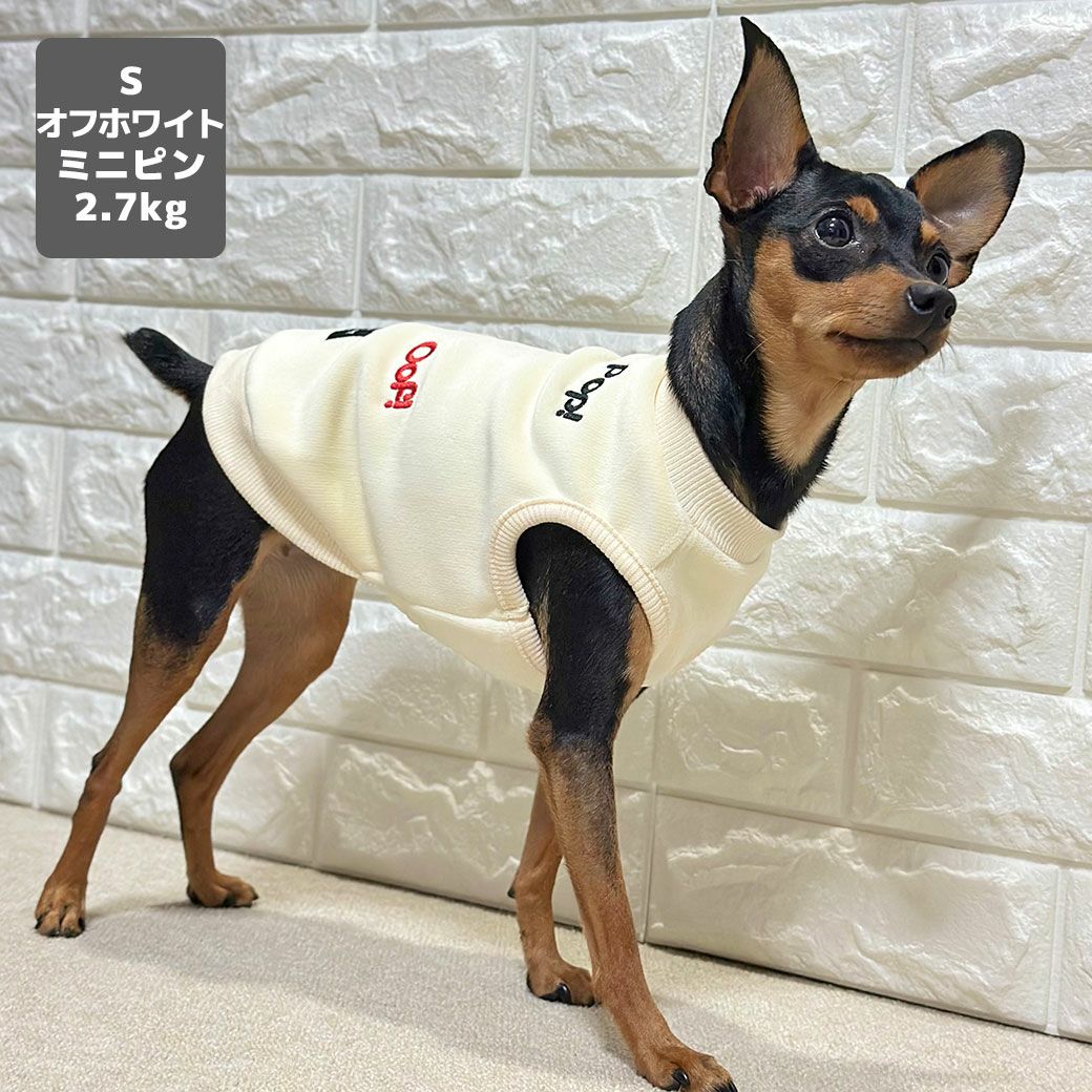 ミニピン2.7kg(首20/胴36/丈23.5cm)のルナちゃんはオフホワイトのSを着用