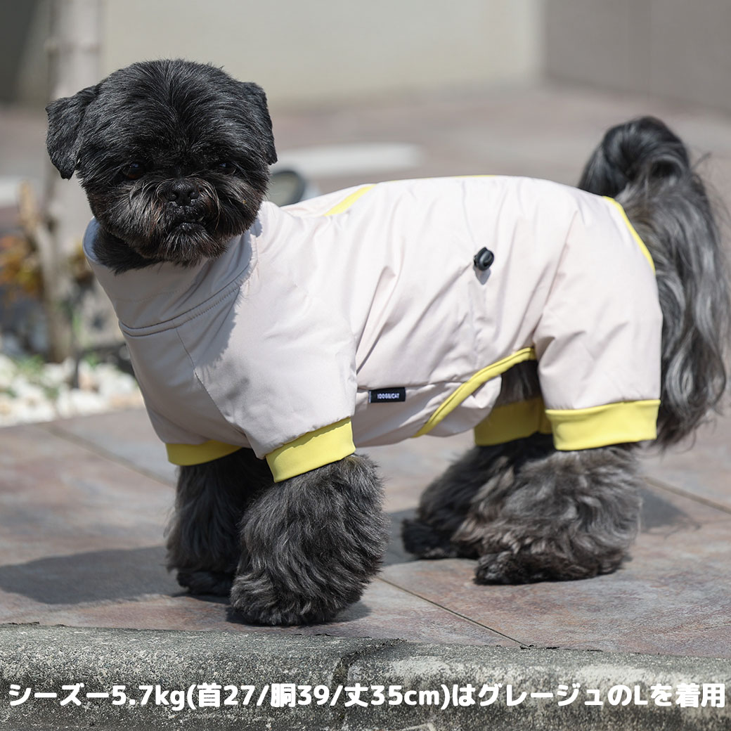 カニヘンダックス5.6kg(首35/胴43/丈37cm)のハクくんはパーシモンのDLを着用