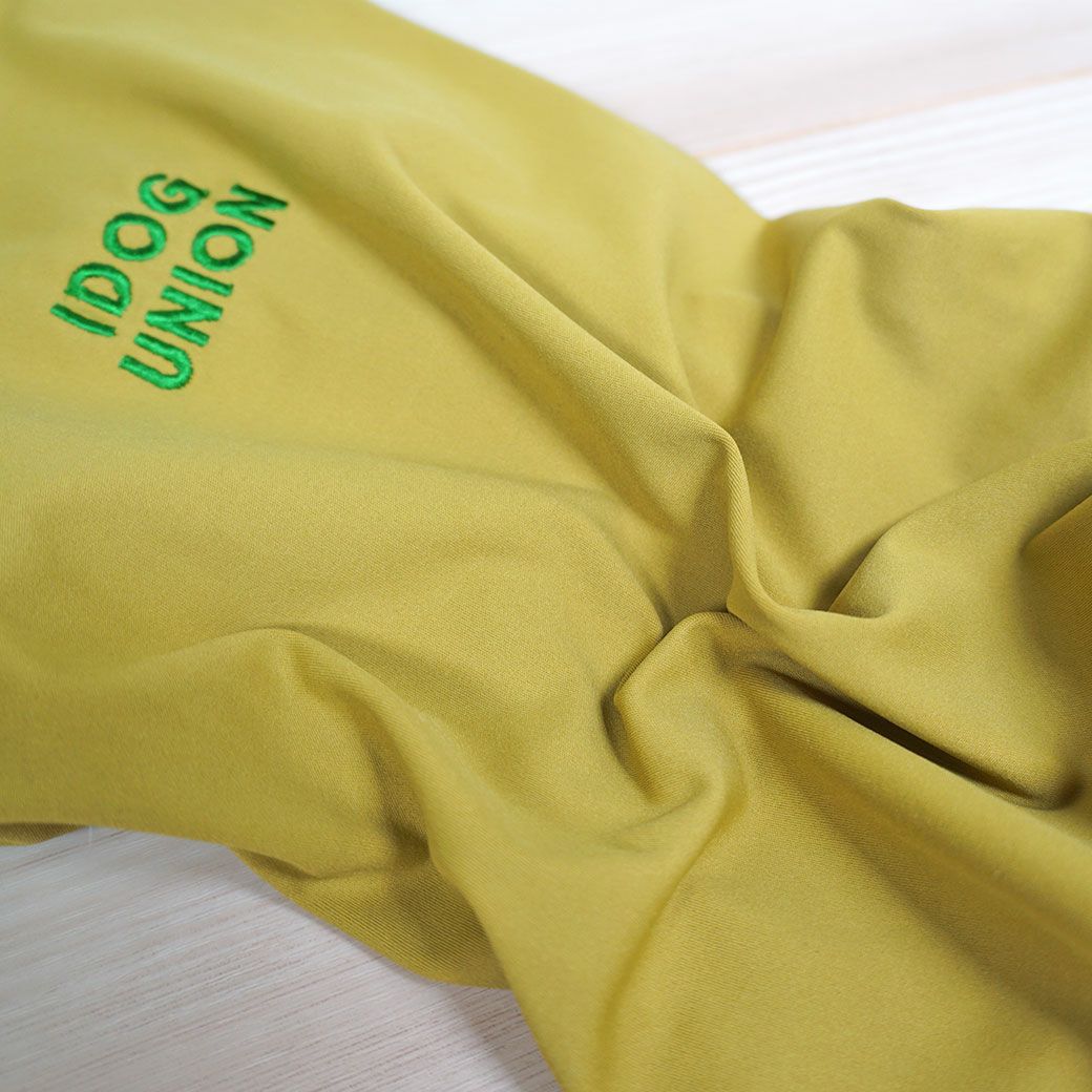 伸縮性とお手入れのしやすさにこだわった素材