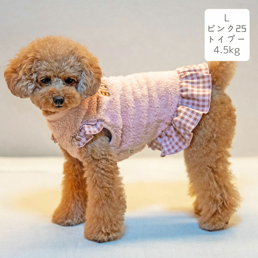 トイプードル4.5kg(首26/胴40.5/丈30cm)の里梨衣ちゃんはピンク25のLを着用