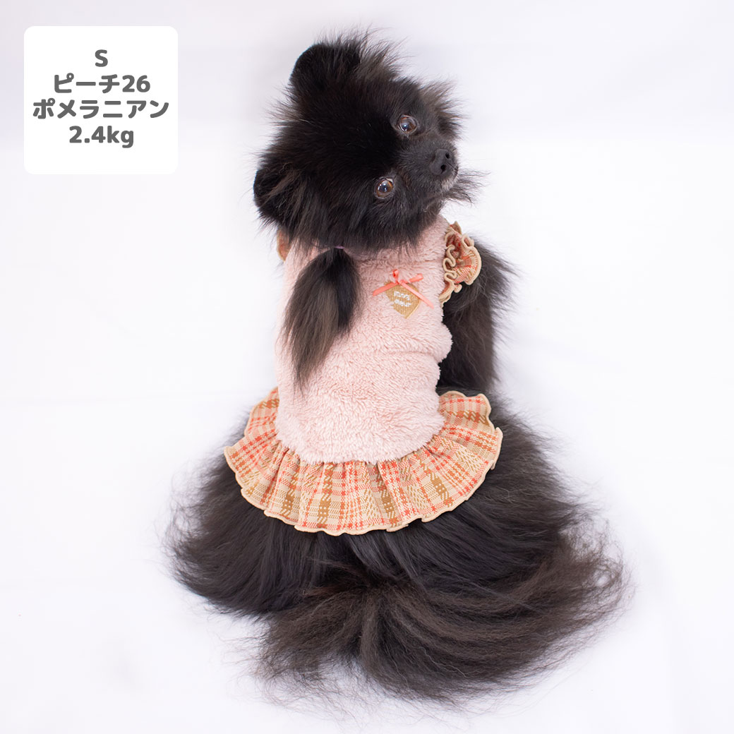 トイプードル4.5kg(首26/胴40.5/丈30cm)の里梨衣ちゃんはピンク25のLを着用