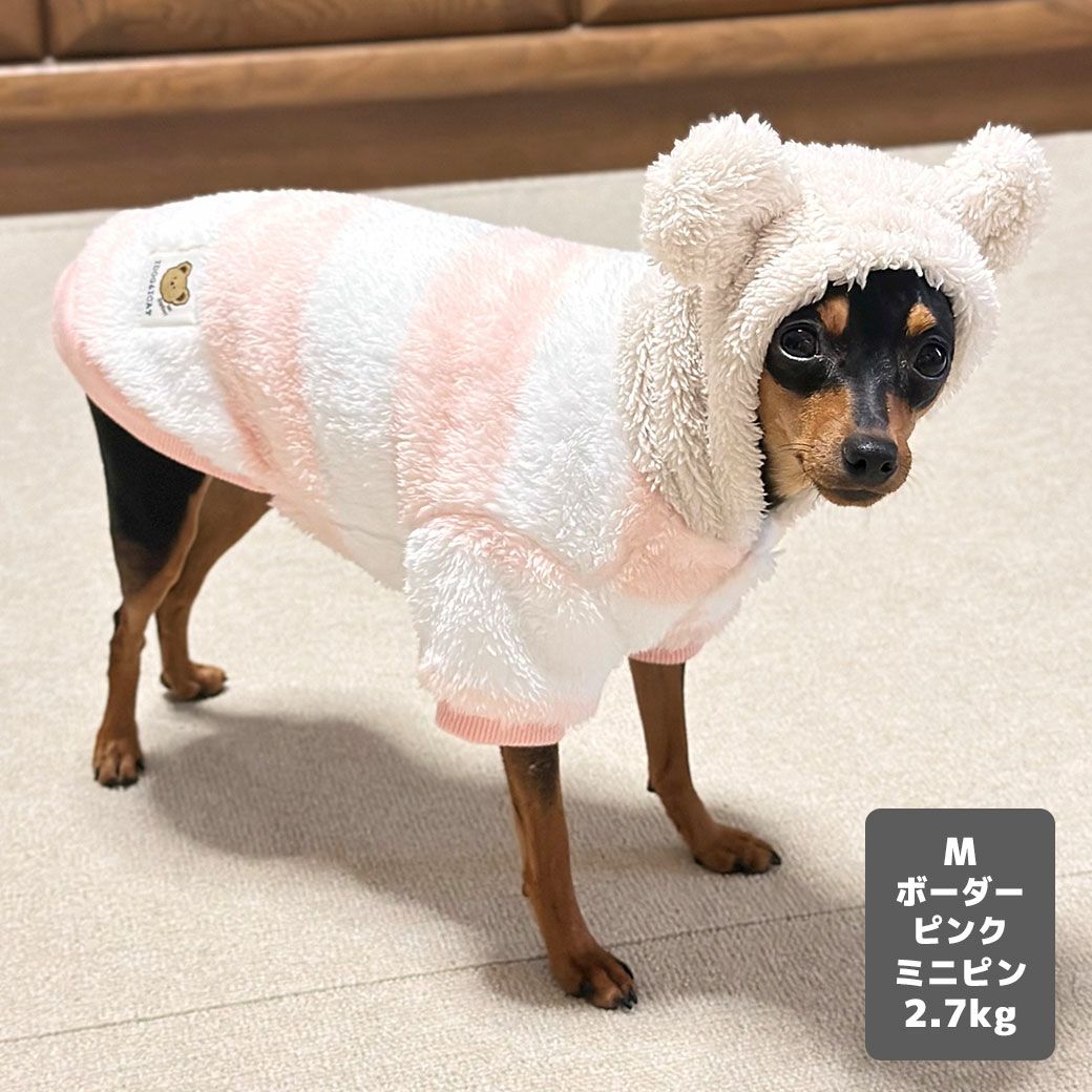 ミニピン2.7kg(首20/胴36/丈23.5cm)のルナちゃんはボーダーピンクのMを着用