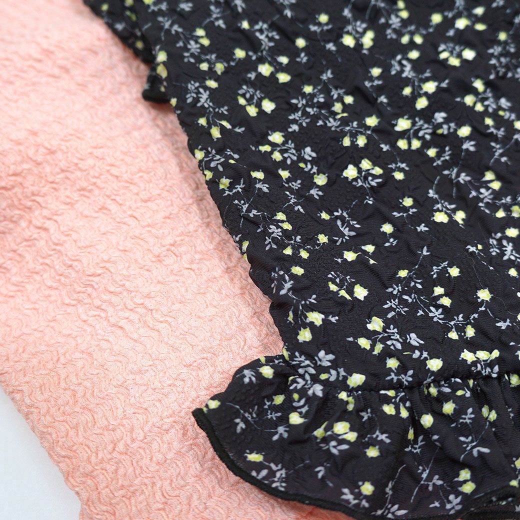 透け感のある薄手の素材