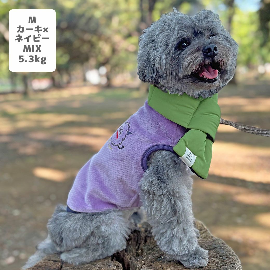 MIX5.3kg(首28/胴42/丈35cm)のごまくんはカーキ×ネイビーのMを着用